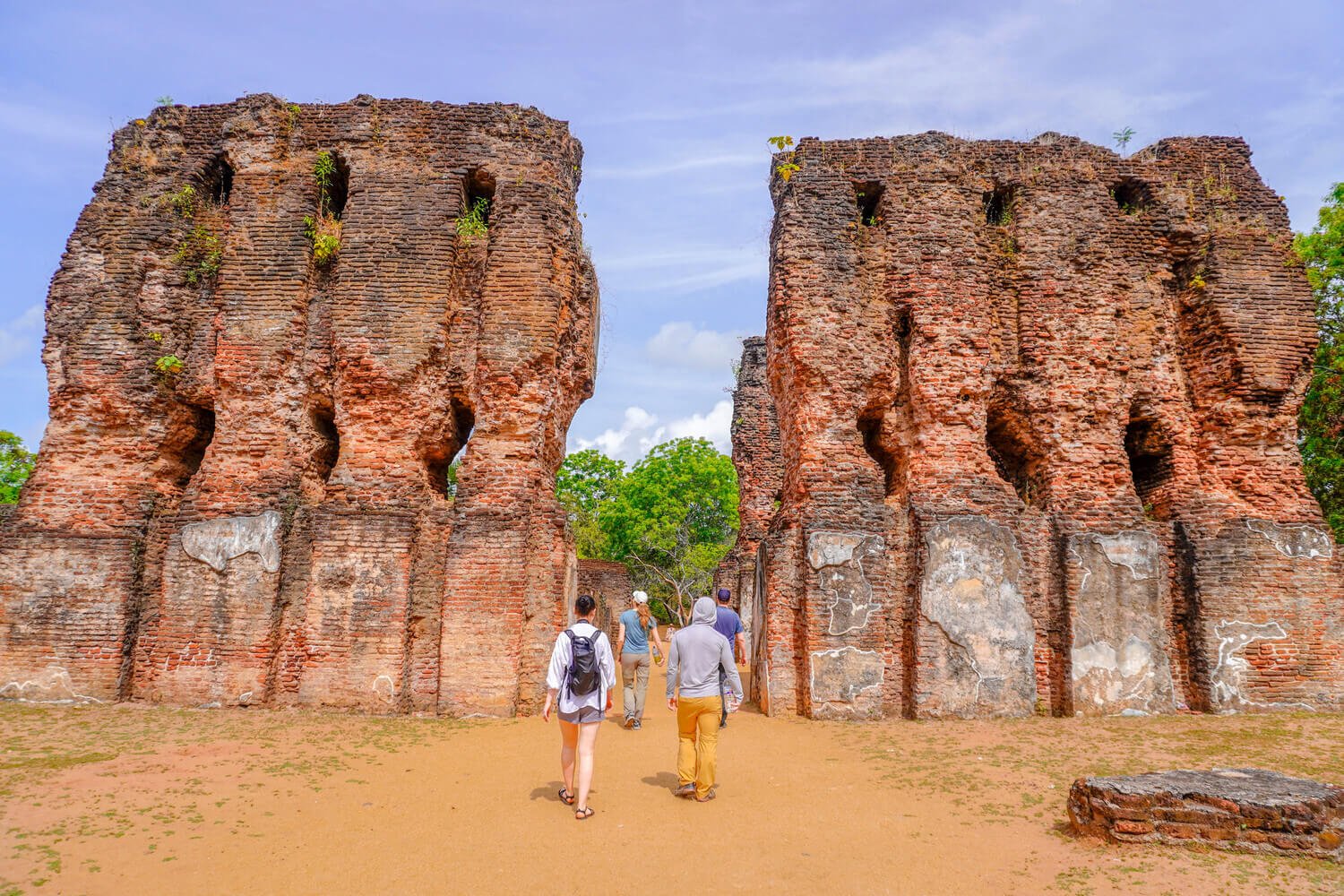 Polonnaruwa & Minneriya 01